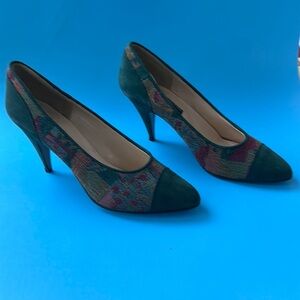 Sophisticated Green Patterned Heels with Pointed Toe